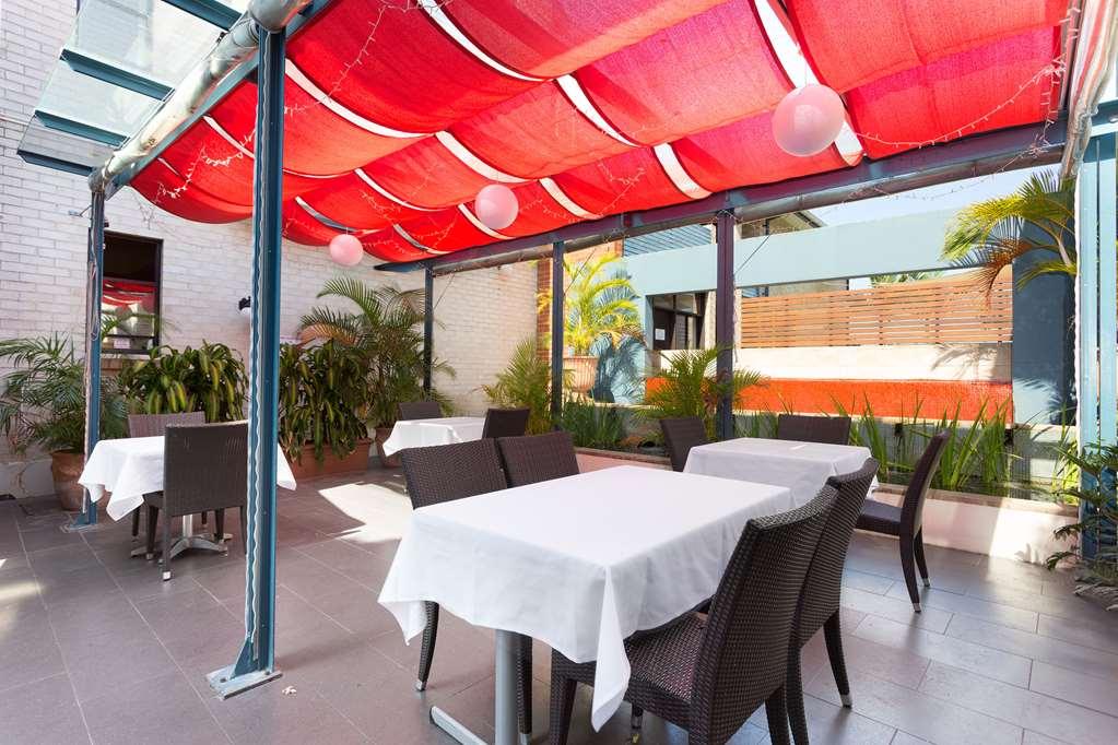 Ramada By Wyndham Brisbane Windsor 호텔 레스토랑 사진